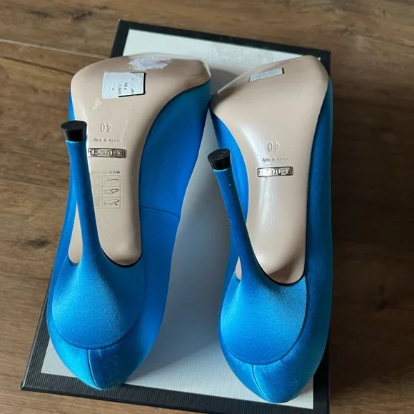 GUCCI-AUTHENTIC (NWT) Blue Satin Heels - Picture 3 of 15